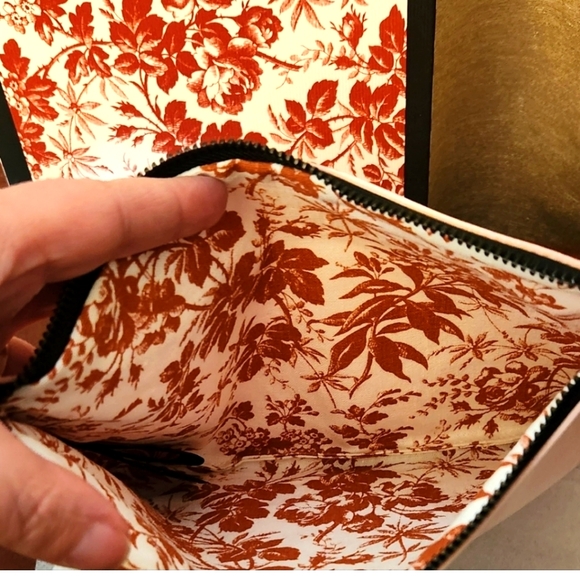 Gucci Bloom Zipper Pouch w/Gucci Box - NIB - Picture 8 of 11